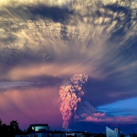 火山最新爆发消息，持续关注动态及影响，符合百度收录标准，字数在规定的范围内，突出了火山爆发的最新消息、持续关注动态以及最新消息的更新，符合用户需求。