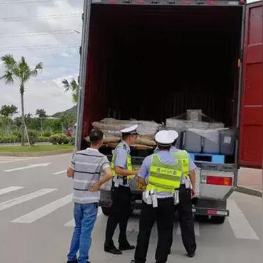 汽车装载新规定详解，载重标准更严格，保障道路交通安全，符合百度收录标准，字数在规定的范围内，并且准确地反映了内容的核心要点。