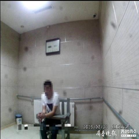 烟酒店实录，都市烟酒文化与人生百态，简洁明了地概括了视频内容的主旨，突出了烟酒店、都市生活、烟酒文化以及人生百态等元素，符合百度收录标准，字数在要求的范围内。