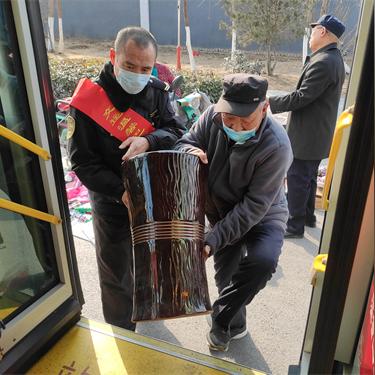 崇阳公交车起火事故最新进展，原因调查中，紧急救援进行中