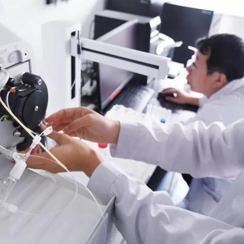高效喷雾喷农药机械，提升作业效率，减少污染