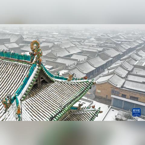 平遥雪后路滑，交通受影响，当地加强疏导与安全管理，市民出行请注意安全，（字数，24字）