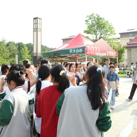 中国飙车事故频发，加强交通安全管理刻不容缓