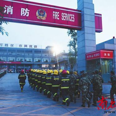 绵阳小伙火灾救援英勇瞬间，视频记录感人故事